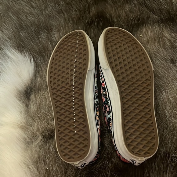 Euc Vans size 8.5 - Picture 2 of 5
